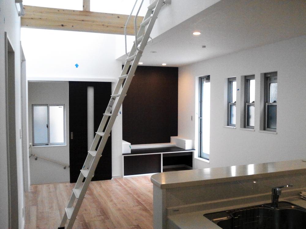 Living. Local (June 2013) Shooting Living spacious 16 Pledge