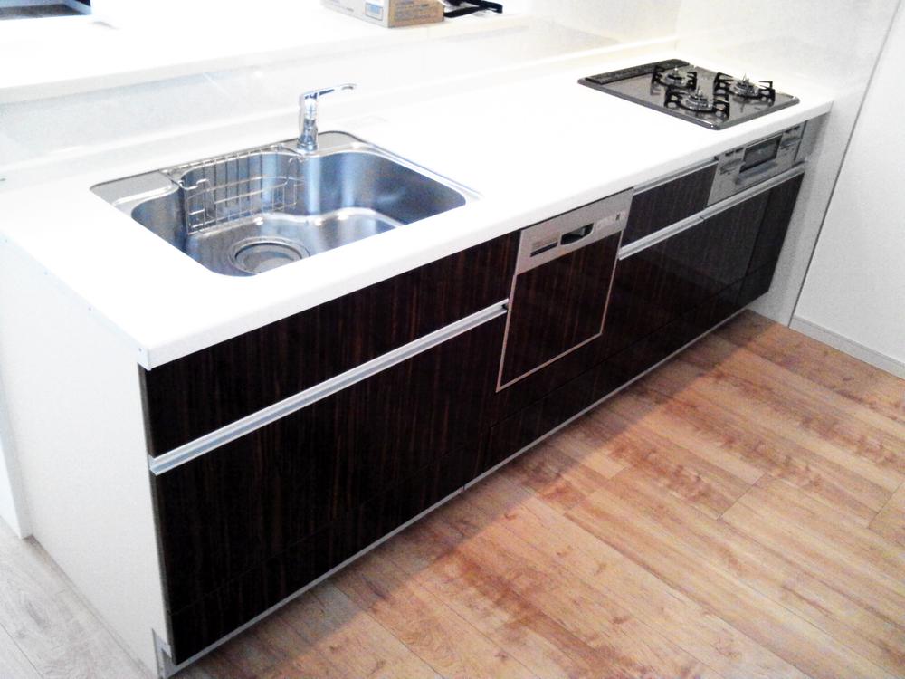 Kitchen. Dishwasher ・ Water filter ・ Glass top stove standard