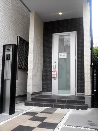 Entrance. Imposing completed