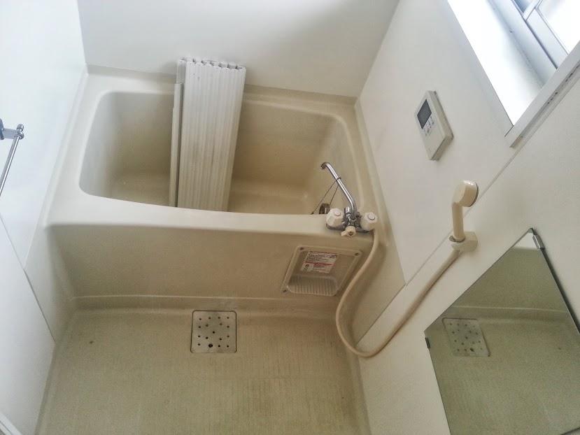 Bathroom. Indoor (08 May 2013) Shooting