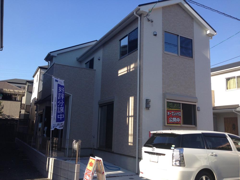 Local appearance photo. Good and quiet residential area per yang