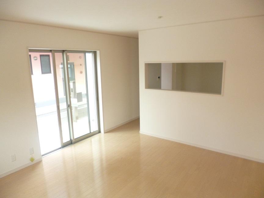 Living. Insert the light and wind, It is a comfortable space that will want to stay much full of sense of openness.