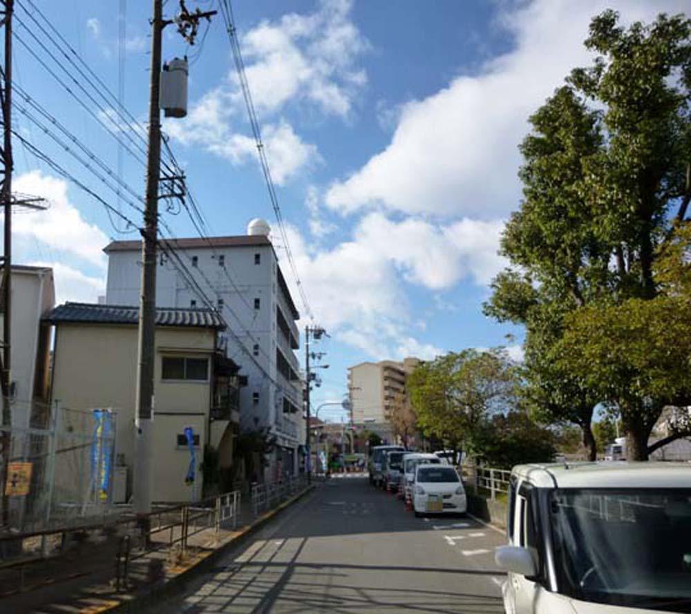 Local photos, including front road. December 2013 local shooting