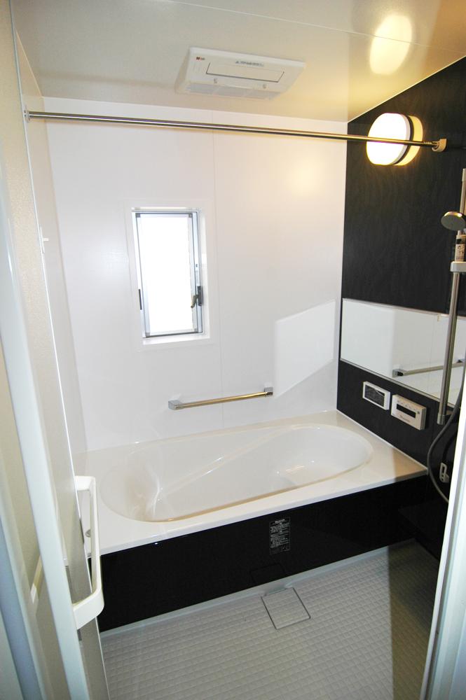 Other. Solar housing construction cases (housing facilities)