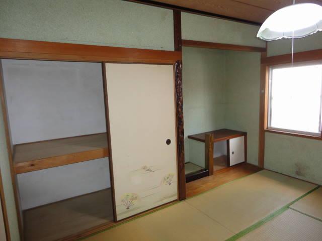 Non-living room. Each room with storage