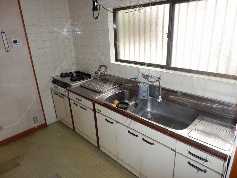 Kitchen. Indoor (10 May 2013) Shooting