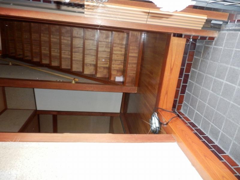 Entrance. Local (10 May 2013) Shooting