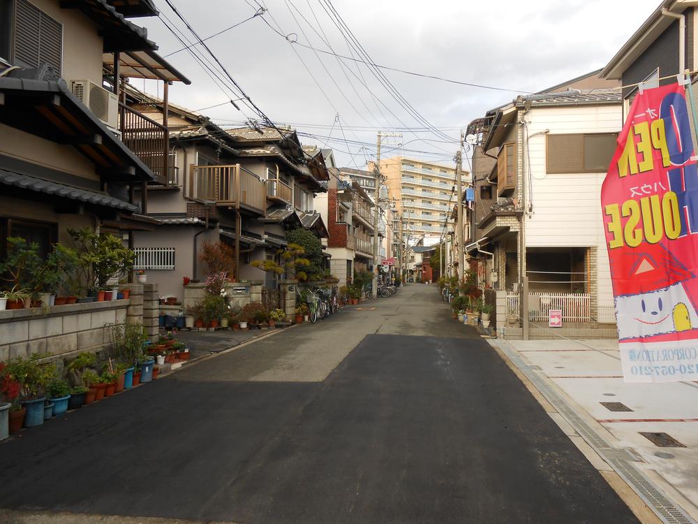 Local photos, including front road. Before road 6m spacious