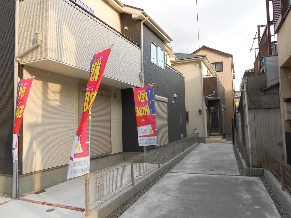 Local appearance photo. No. 2 place Two parking-friendly car Land about 35 square meters