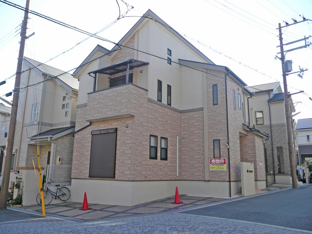 Local appearance photo. Northeast corner lot, Front road 6m