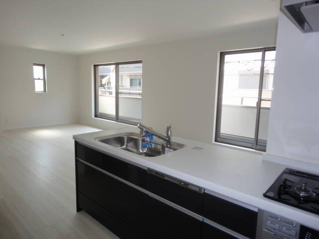 Living. Spacious living room, There about 19 Pledge. Good day, It seems Chaimasu Utataneshi on the sofa, so even large holiday balcony.