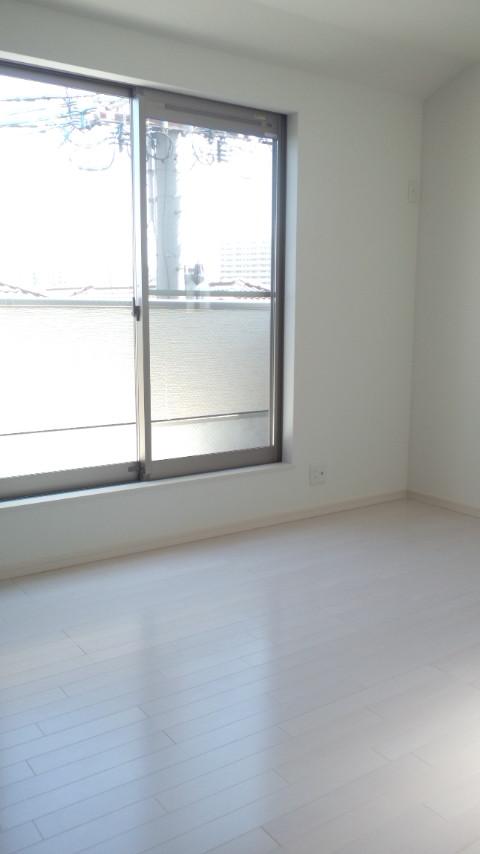 Non-living room. 3 Kaiyoshitsu (6 quires)