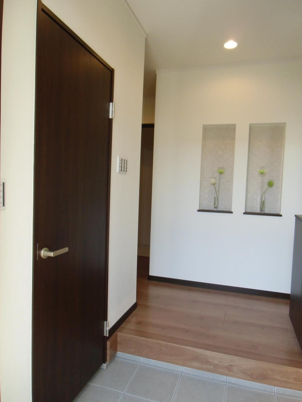 Entrance. Same specifications