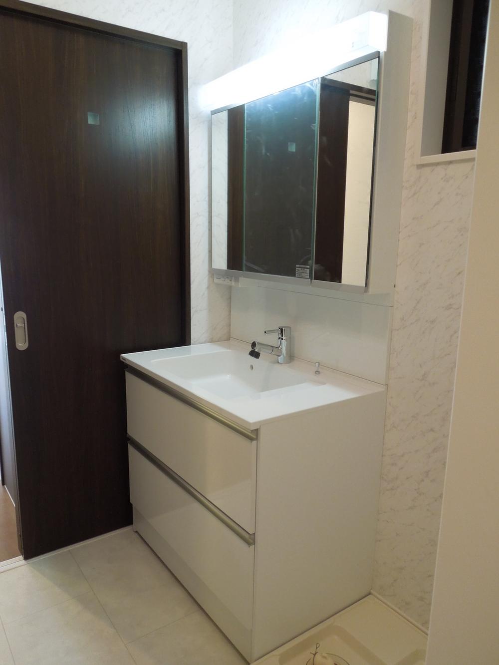 Wash basin, toilet. Same specifications