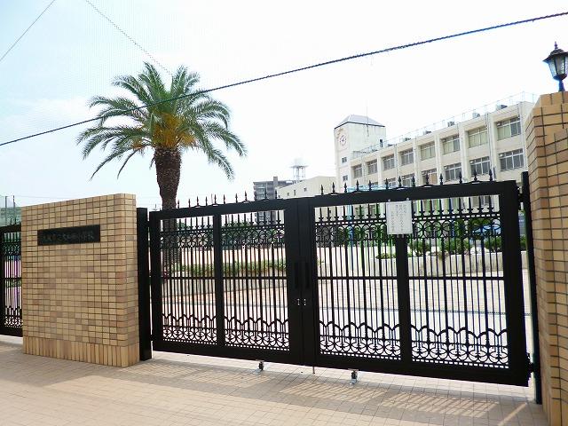 Primary school. 414m until Osakashiritsudai Wada Elementary School