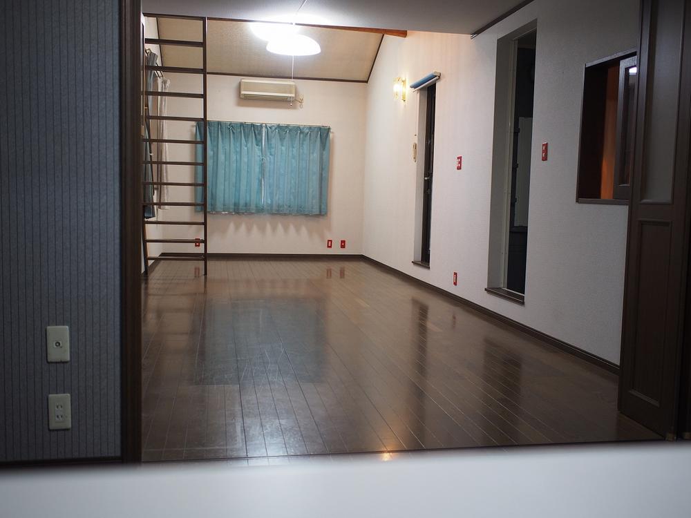 Non-living room. Indoor (11 May 2013) Shooting