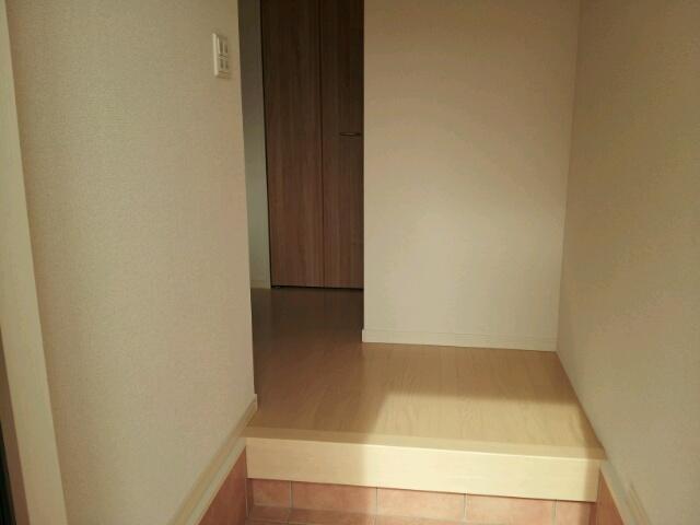 Receipt. Bright entrance