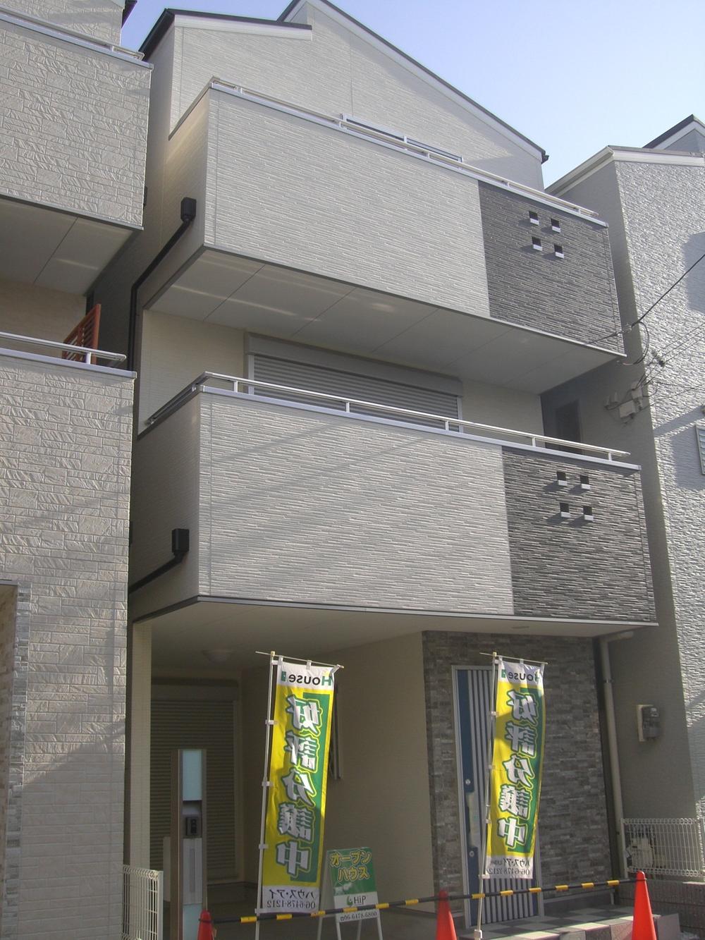 Local appearance photo. It is the last one compartment!