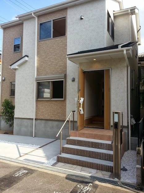 Local appearance photo. Local (09 May 2013) Shooting