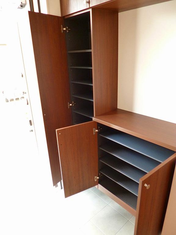 Receipt. Entrance storage indispensable in order to clean produce a hall. Interior of the high, You can plenty of storage!