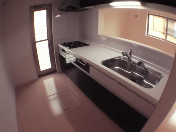 Same specifications photo (kitchen). Face-to-face kitchen where you can enjoy a conversation