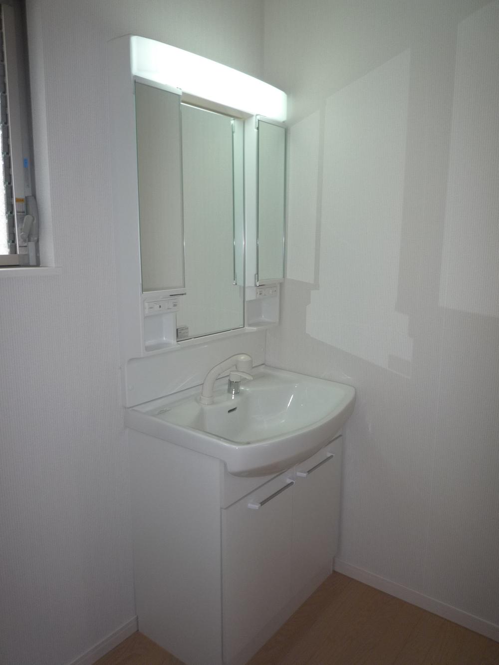 Wash basin, toilet. Indoor (July 2013) Shooting