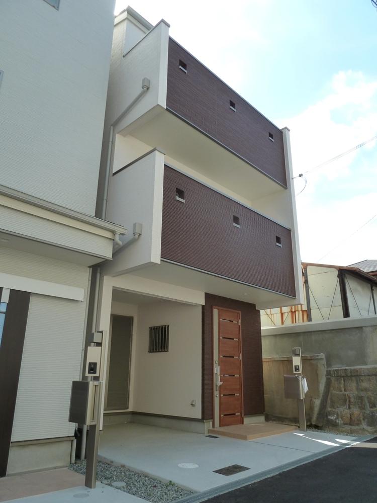 Local appearance photo. Local (09 May 2013) Shooting