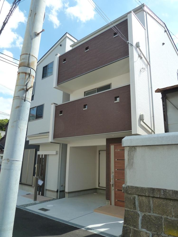 Local appearance photo. Local (09 May 2013) Shooting