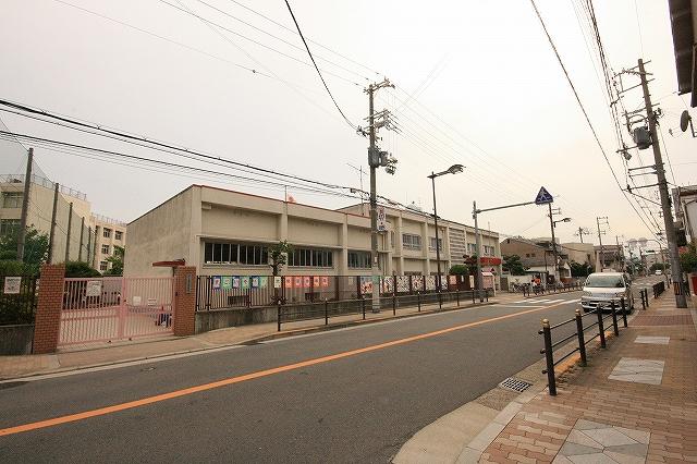 kindergarten ・ Nursery. Osakashiritsudai 95m to Wada kindergarten