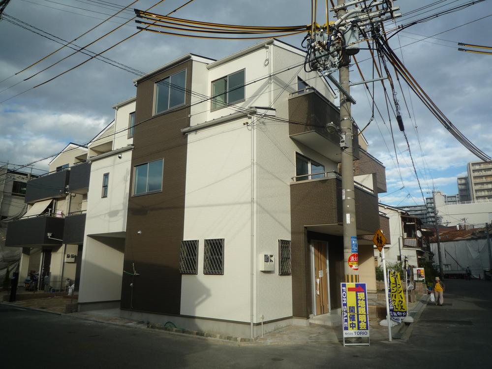 Local appearance photo. Model house published in