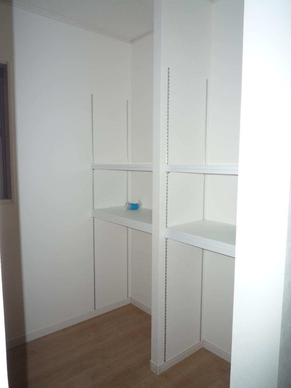 Receipt. Storage of living