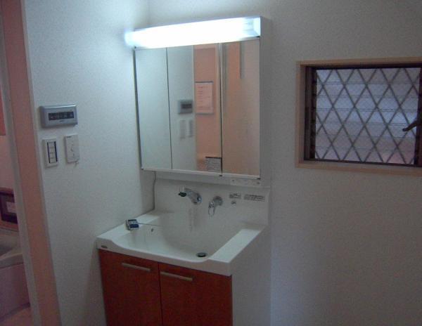 Wash basin, toilet. Wash