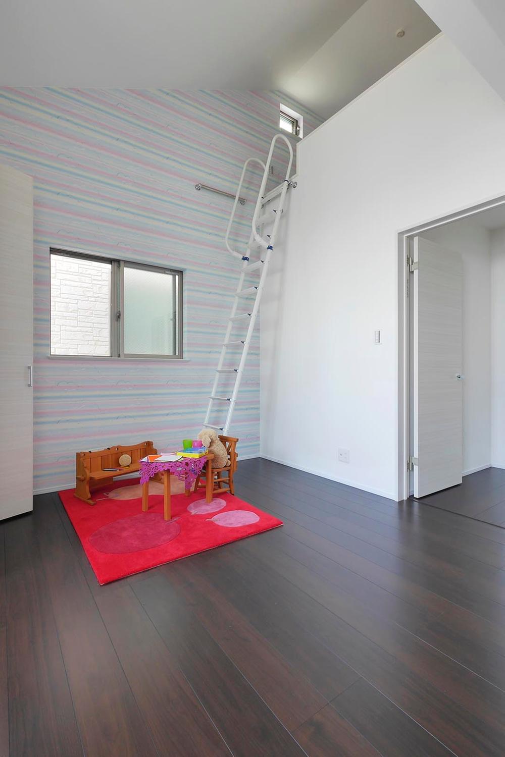 Non-living room. With loft