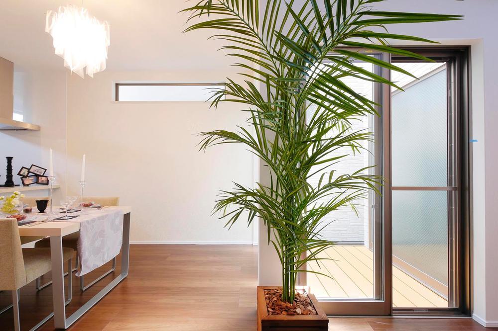 Living. In the inner balcony, Or eat the whole family, Or read a book, Many things you can enjoy while feeling the nature of light and wind in the city. Residential space where the whole family is thrilled.