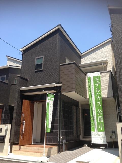Local appearance photo. Appearance-based black. Tile around the entrance is fashionable ☆ Local (July 2013) Shooting