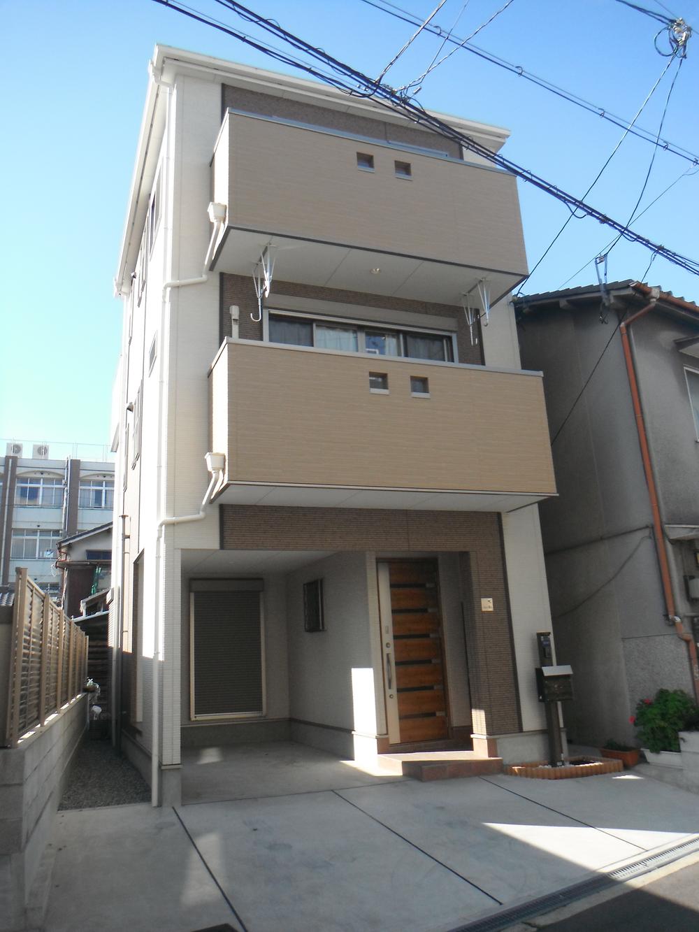 Local appearance photo. Local (12 May 2013) because it is built shooting 2011, It does not change with most new. 