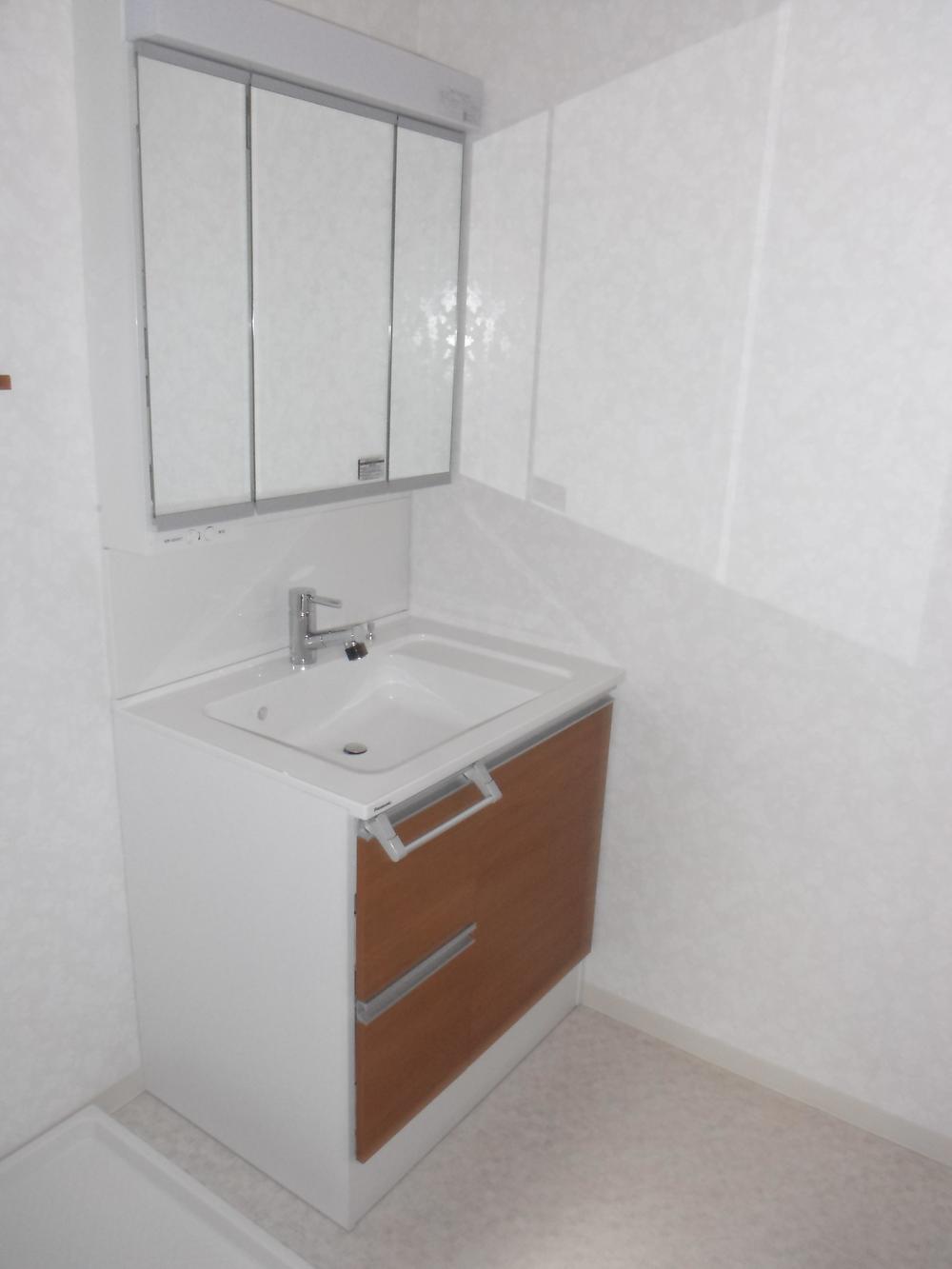 Wash basin, toilet. Indoor (January 2014) Shooting