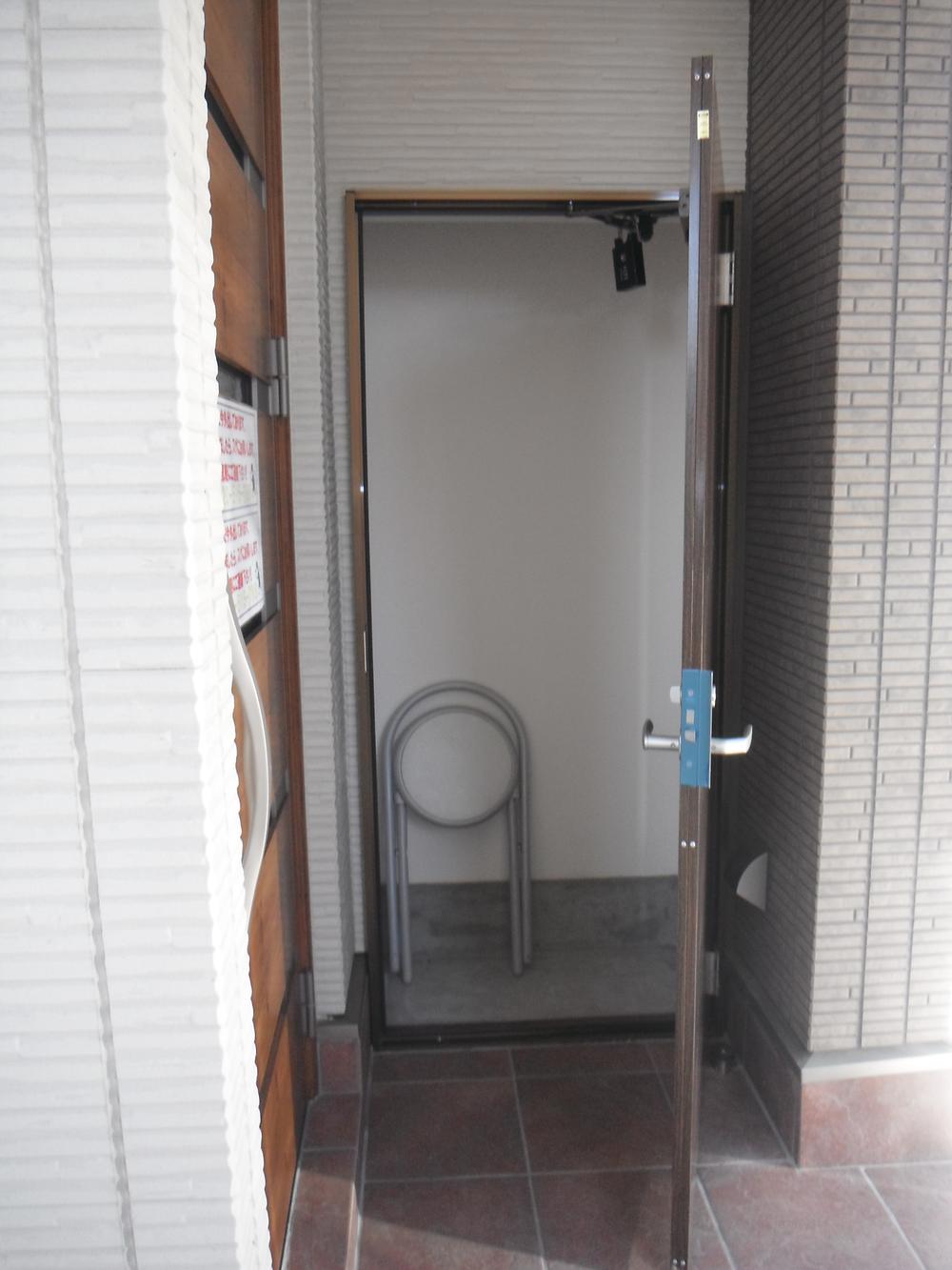 Entrance. Indoor (January 2014) Shooting