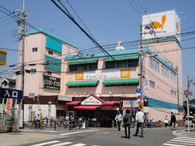 Supermarket. 224m until Gourmet City Chibune shop