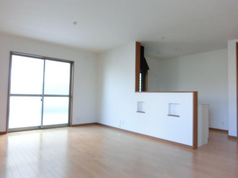 Same specifications photos (living)