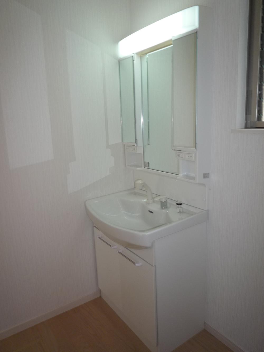 Wash basin, toilet. Local (10 May 2013) Shooting