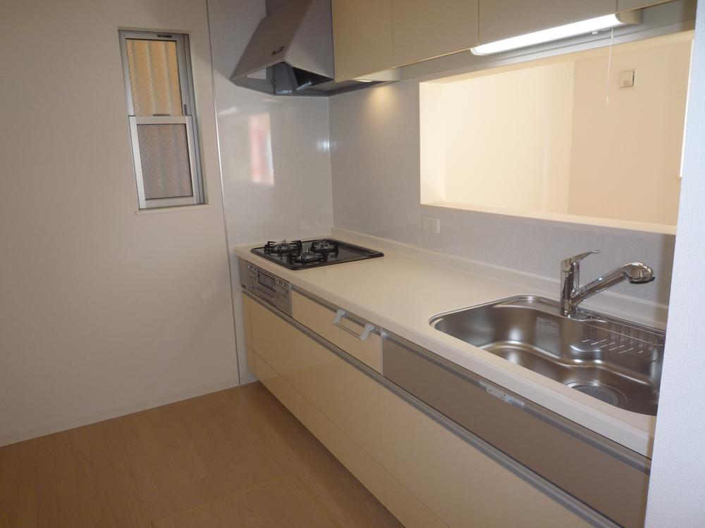 Kitchen. Local (10 May 2013) Shooting