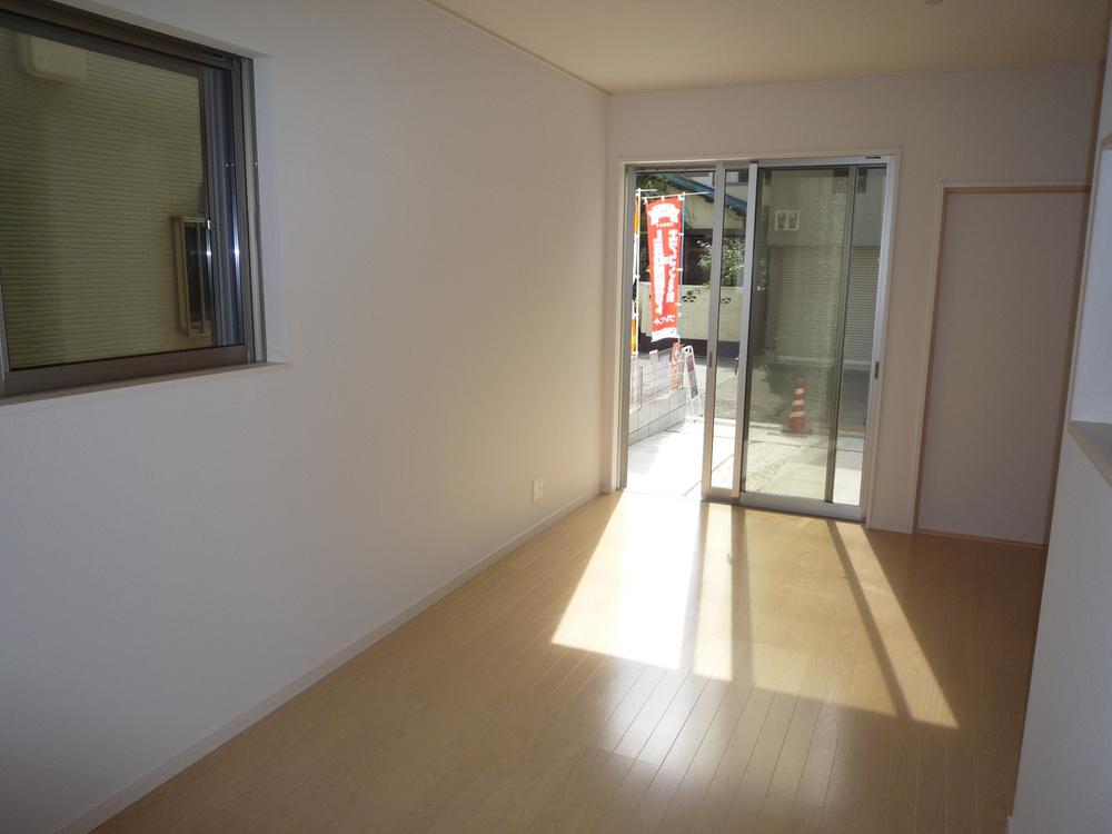 Living. Local (10 May 2013) Shooting