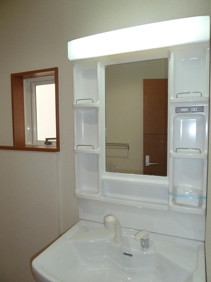 Wash basin, toilet. This basin.