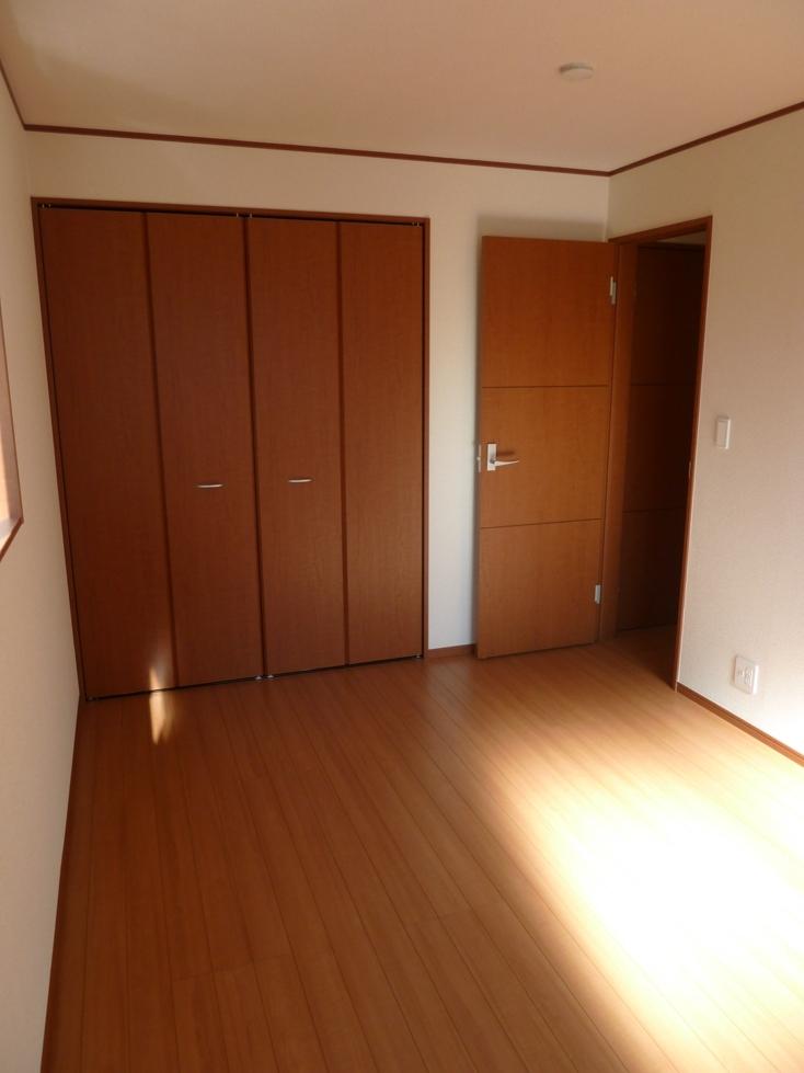 Non-living room. Bright spacious Western-style 7.8 Pledge