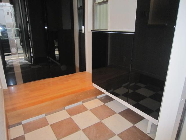 Entrance. Local (12 May 2013) Shooting