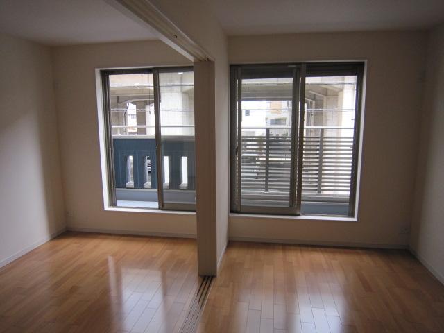 Non-living room. Indoor (12 May 2013) Shooting