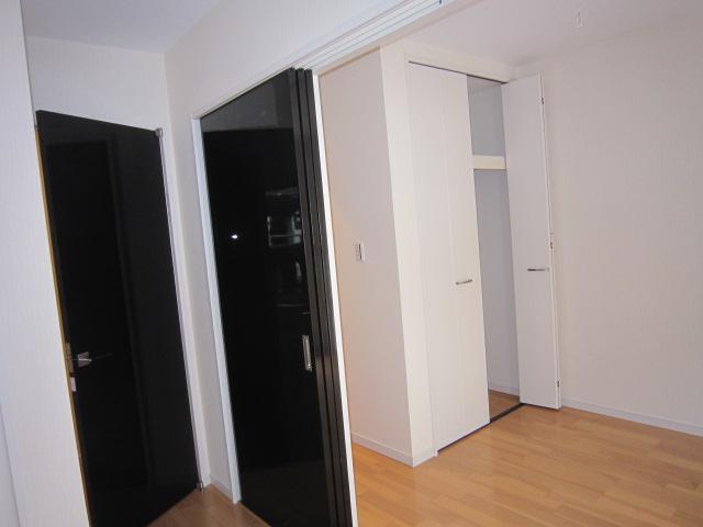 Non-living room. Indoor (12 May 2013) Shooting