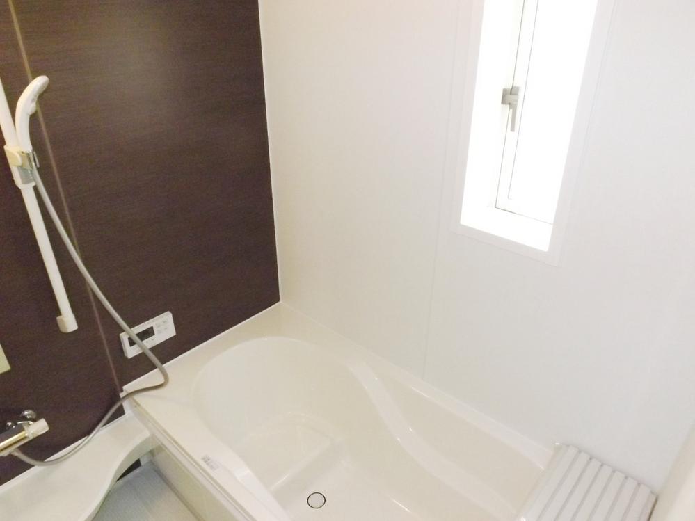 Bathroom. Local photo (bathroom) Half-length bathing large tub, Carat floor