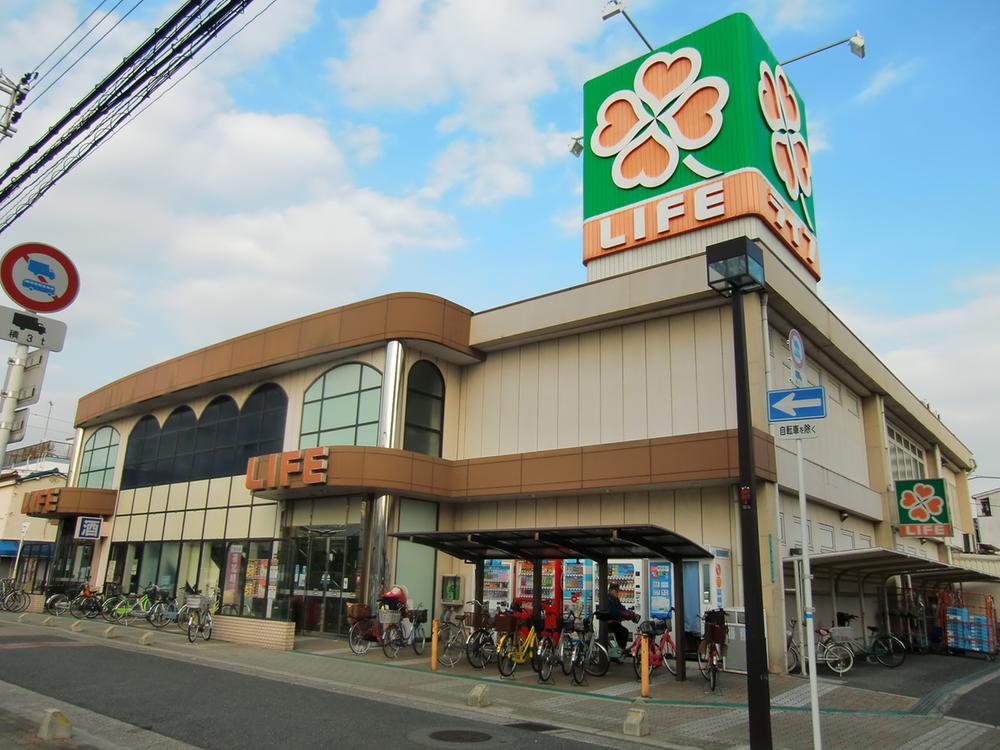 Supermarket. Until Life Misaki shop 429m